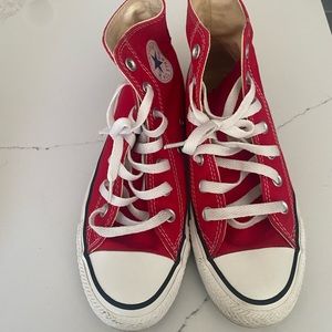 Red converse women’s size 6